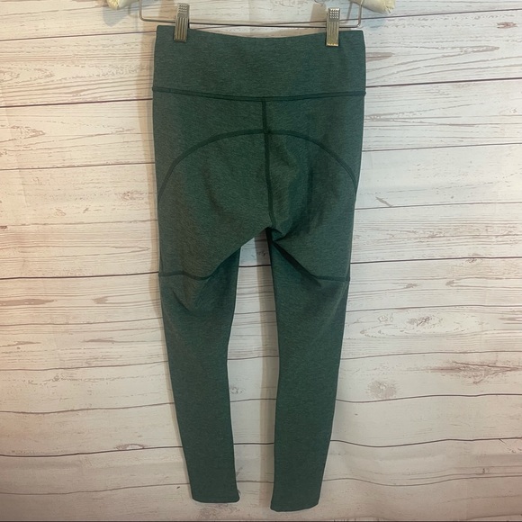 Outdoor Voices Warm Up Green cropped leggings - Picture 3 of 6